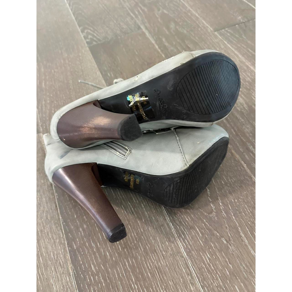 Upcycle lace up heel chunky bootie boots. Art project for crafters in Gray - Picture 5 of 6